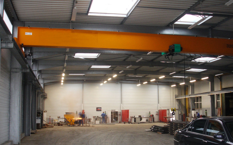 Hangar à charpente métallique