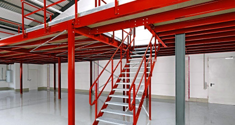 Comment sécuriser une mezzanine industrielle ?